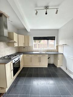 3 bedroom semi-detached house to rent, Willow Park, Pontefract, Wakefield WF8