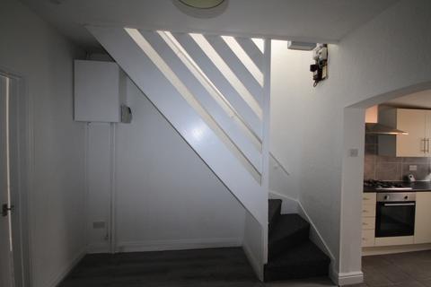 2 bedroom terraced house to rent, Carlton Avenue, Delhi St, Hull, HU9