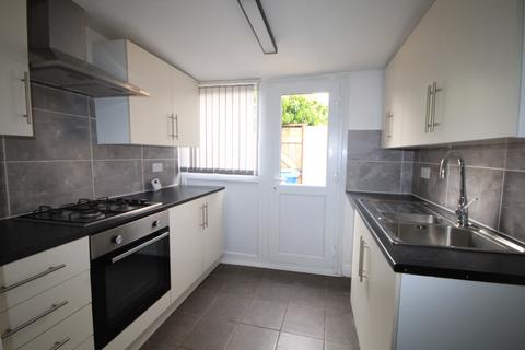 2 bedroom terraced house to rent, Carlton Avenue, Delhi St, Hull, HU9