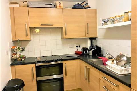 1 bedroom flat to rent, North Drive, Hounslow, London TW3