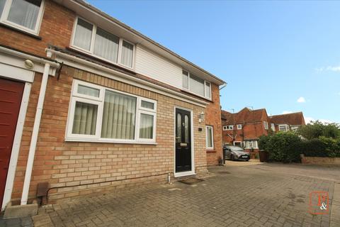 4 bedroom house to rent - Blenheim Drive, Colchester, Essex, CO2