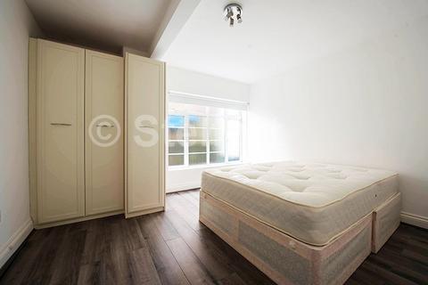 4 bedroom apartment to rent, Bickerton Road, London, N19