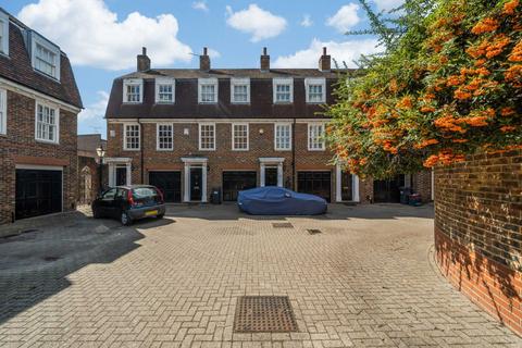 The Butts, Brentford