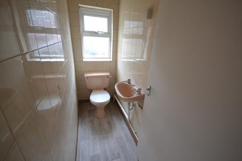 2 bedroom end of terrace house to rent, Hughes Street Burslem