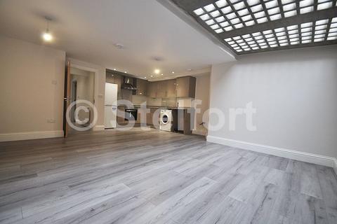 4 bedroom apartment to rent, Grafton Road, London, NW5