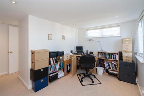 103 Canbury Avenue, Kingston Upon Thames, KT2 6JR
