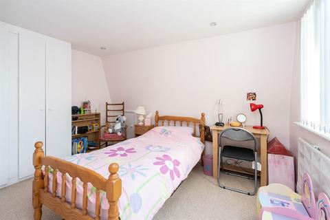 103 Canbury Avenue, Kingston Upon Thames, KT2 6JR