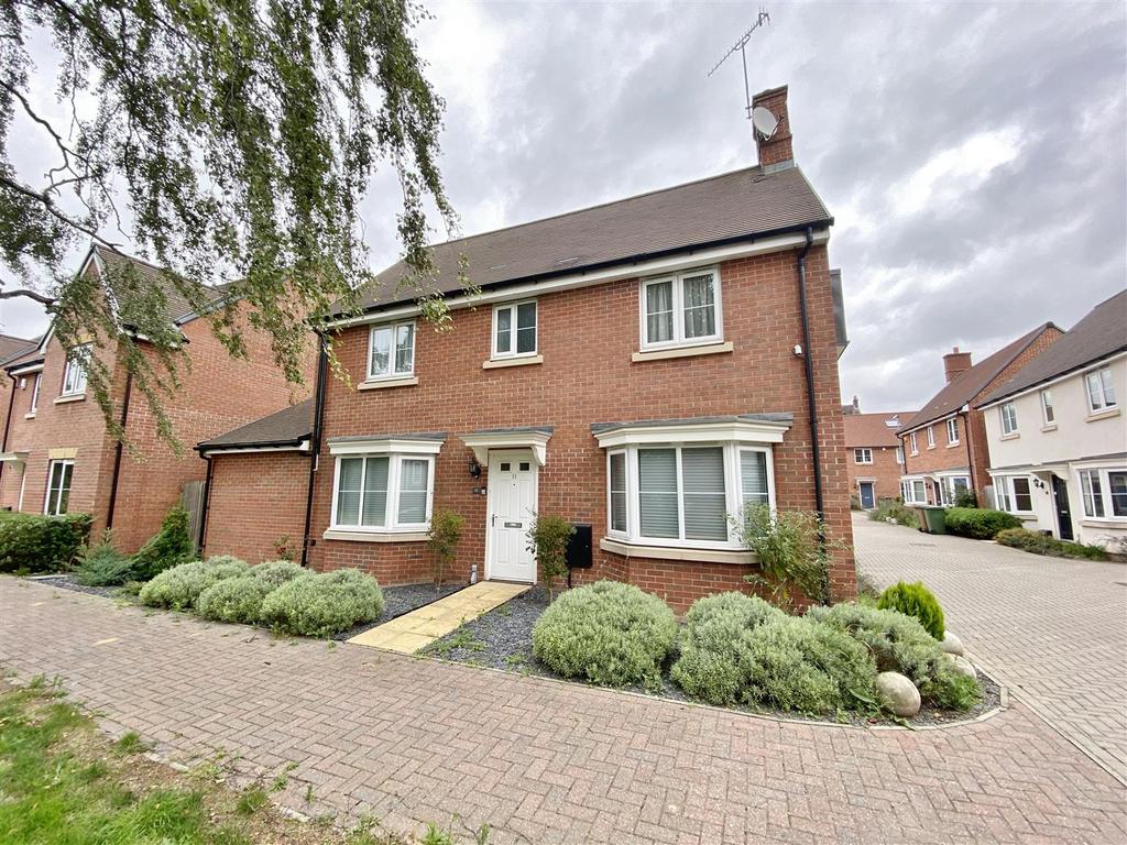 Wright Close, Bushey 4 bed detached house £725,000