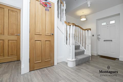 1 Aragon Mews, Epping, CM16 6FG