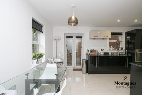 1 Aragon Mews, Epping, CM16 6FG