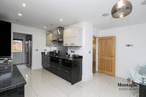 1 Aragon Mews, Epping, CM16 6FG