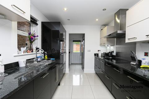 1 Aragon Mews, Epping, CM16 6FG