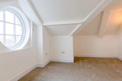 3 bedroom flat for sale, Winchester Street, Acton