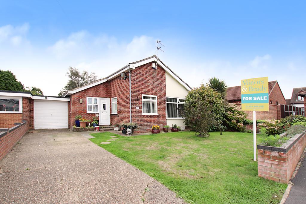 Lawnswood Drive, Caisteronsea 2 bed detached bungalow £230,000