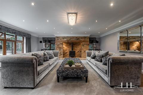 6 bedroom detached house for sale, Nelmes Way, Hornchurch
