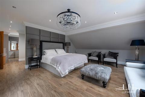 6 bedroom detached house for sale, Nelmes Way, Hornchurch