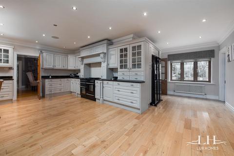 6 bedroom detached house for sale, Nelmes Way, Hornchurch