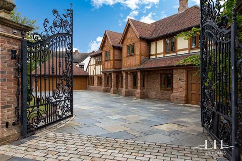 6 bedroom detached house for sale, Nelmes Way, Hornchurch