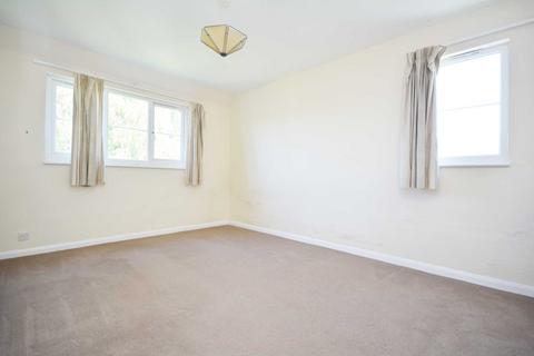 2 bedroom apartment to rent, Woodside Road, Amersham HP6