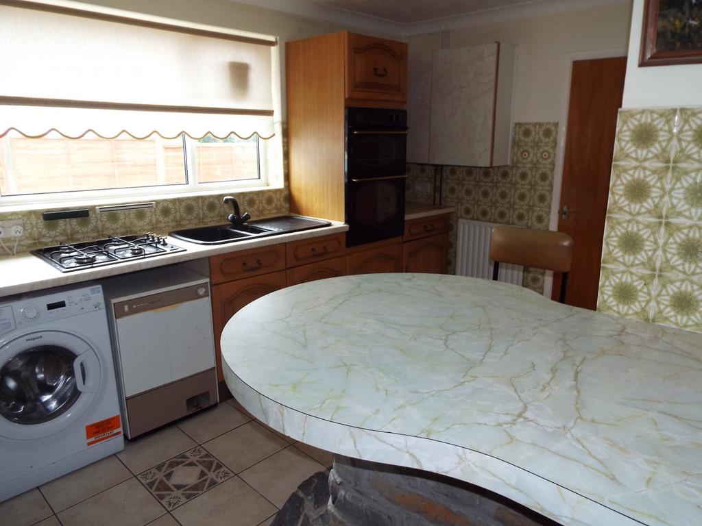 11 Easterfield Drive, Southgate, Gower, Swansea, SA3 2DB 2 bed bungalow
