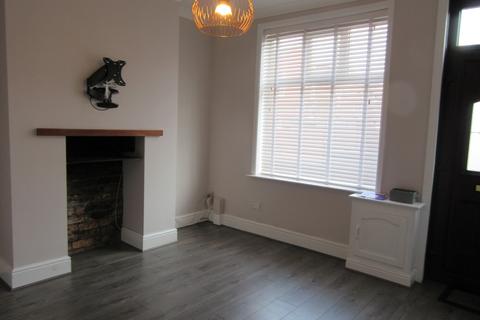 2 bedroom terraced house to rent, Longford Road, Stockport, Greater Manchester. SK5 6UX
