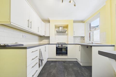 2 bedroom end of terrace house to rent, Nightingale Road, Dover