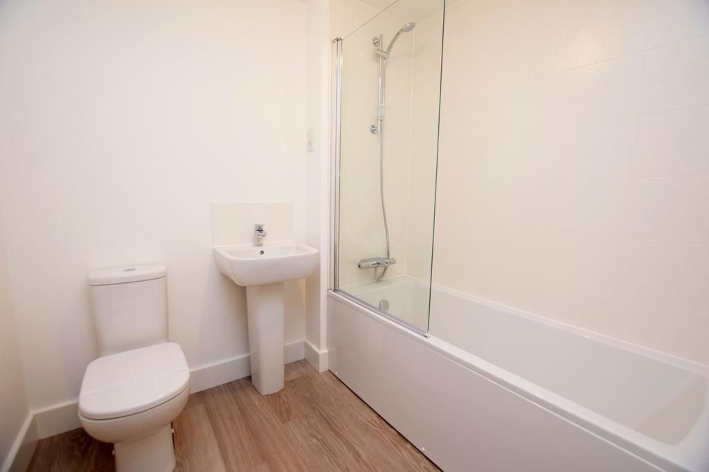 2 bedroom house to r