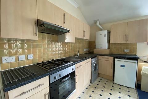 5 bedroom semi-detached house to rent, Portswood Road, Southampton