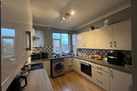 2 bedroom flat to rent, Millfield Lane
