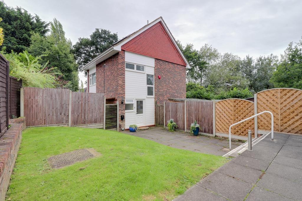 Hillside, Hoddesdon, EN11 4 bed detached house £399,950