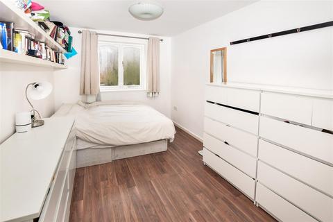 204 Heathfield Drive, Mitcham, CR4 3RH