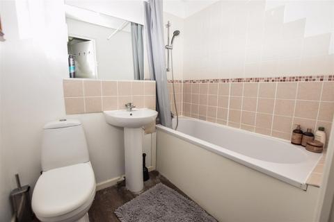 204 Heathfield Drive, Mitcham, CR4 3RH