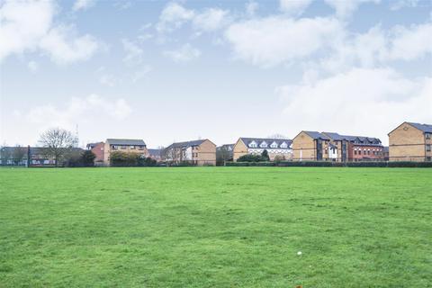 204 Heathfield Drive, Mitcham, CR4 3RH