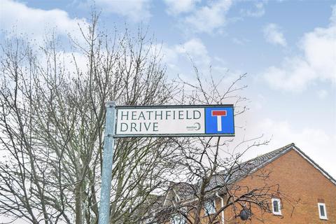 204 Heathfield Drive, Mitcham, CR4 3RH