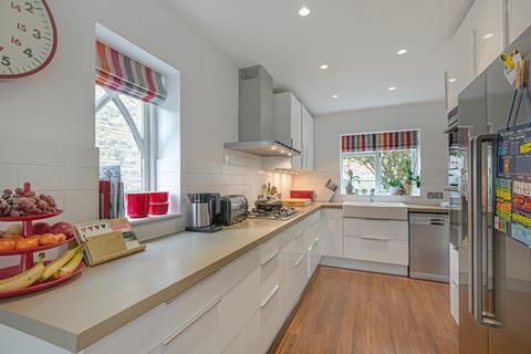 25 Cardwells Keep, Guildford, GU2 9PD