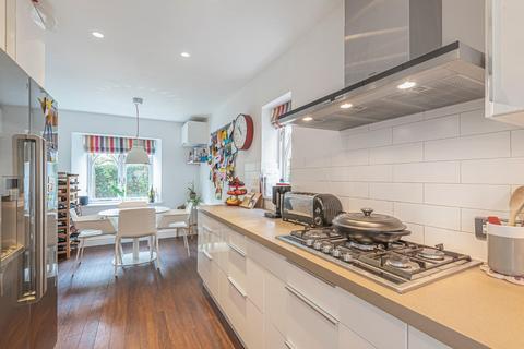 25 Cardwells Keep, Guildford, GU2 9PD