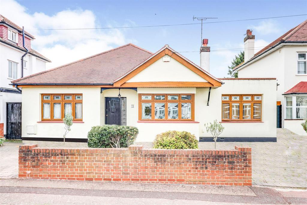 Henley Crescent, WestcliffOnSea 4 bed detached bungalow £575,000