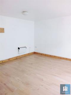 Studio to rent, College Street, Crosland Moor, Huddersfield, HD4