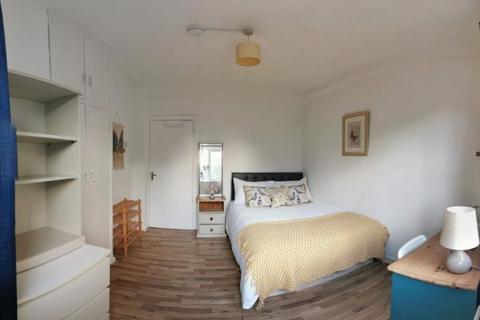 4 bedroom flat to rent, Wimbourne Street