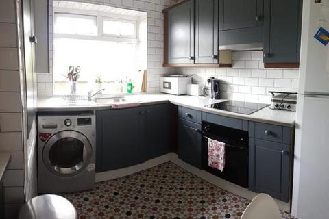4 bedroom flat to rent, Wimbourne Street