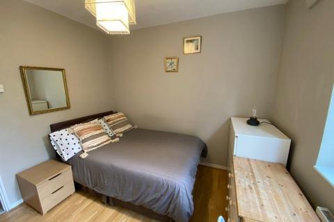 4 bedroom flat to rent - Boleyn Road