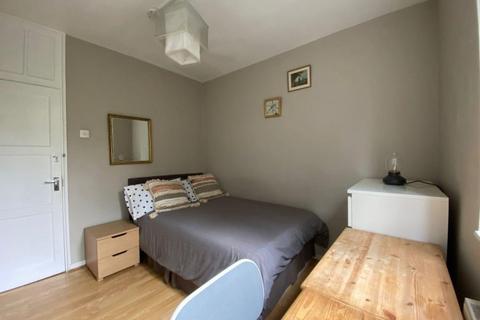 4 bedroom flat to rent - Boleyn Road
