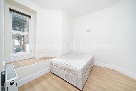 3 bedroom flat to rent, King's Gardens, Kilburn