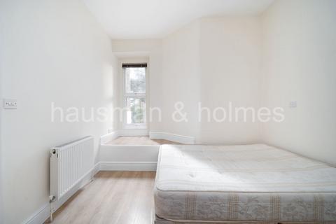 3 bedroom flat to rent, King's Gardens, Kilburn