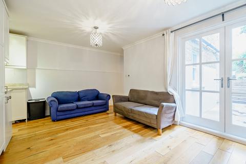 3 bedroom flat to rent, Lyndhurst Grove, Camberwell, London SE15