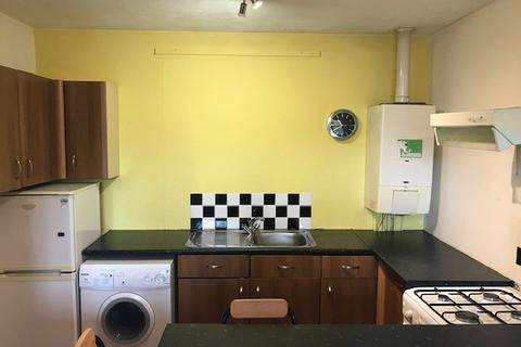 2 bedroom flat to rent, Saltaire Road, Shipley, West Yorkshire, BD18