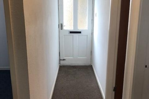 2 bedroom flat to rent, Saltaire Road, Shipley, West Yorkshire, BD18
