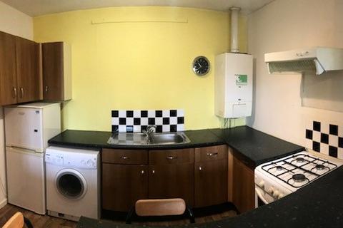 2 bedroom flat to rent, Saltaire Road, Shipley, West Yorkshire, BD18