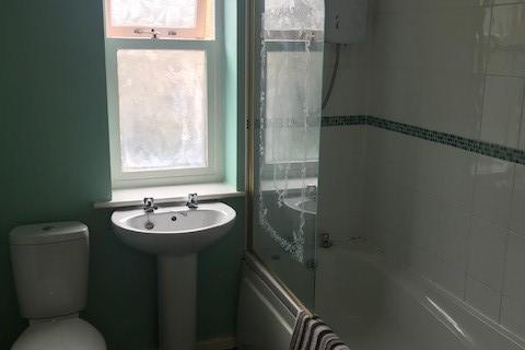 2 bedroom flat to rent, Saltaire Road, Shipley, West Yorkshire, BD18