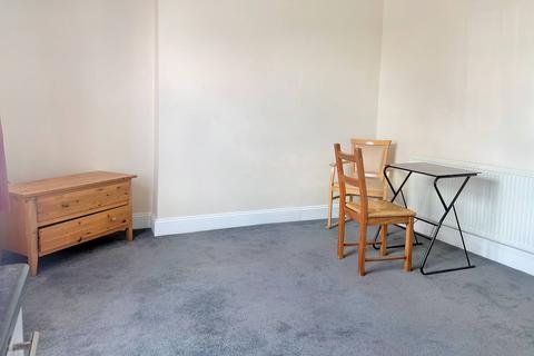 2 bedroom flat to rent, Leicester Road, Oadby LE2